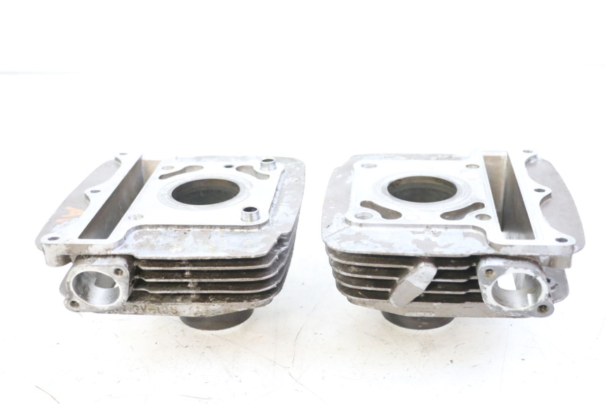 photo de CYLINDER TŁOK HYOSUNG GTR 125 (2006 - 2008) - Zbliżenie komponentów