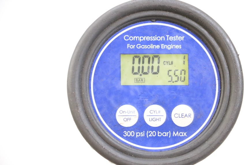 photo de CYLINDER TŁOK HYOSUNG GTR 125 (2006 - 2008) - Inny kąt widzenia