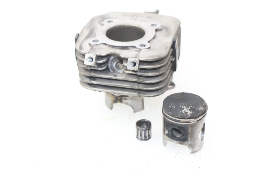 photo de CYLINDER TŁOK PEUGEOT KISBEE 2T 50 (2018 - 2022) - Zbliżenie komponentów