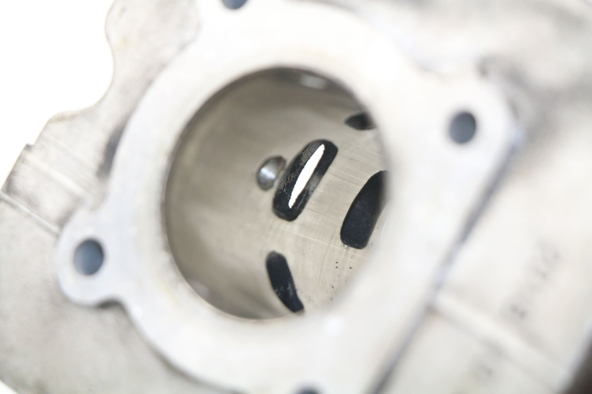 photo de CYLINDER TŁOK PEUGEOT KISBEE 2T 50 (2018 - 2022) - Zbliżenie techniczne