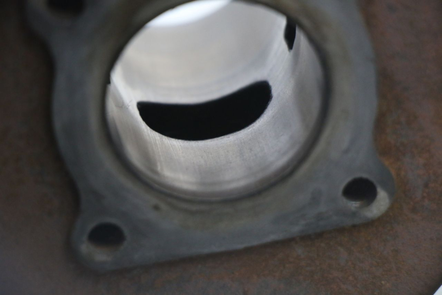 photo de CYLINDER TŁOK PEUGEOT KISBEE 2T 50 (2010 - 2017) - Zbliżenie komponentów