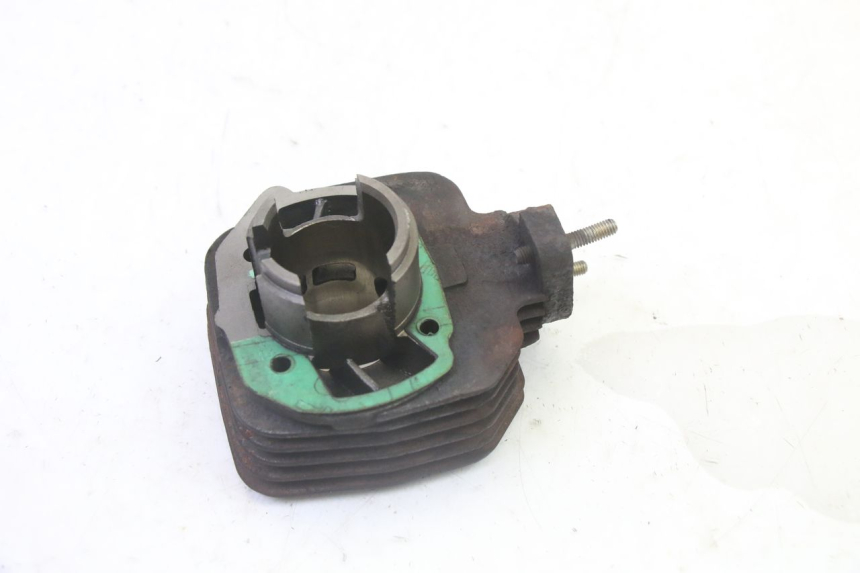 photo de CYLINDER TŁOK PEUGEOT KISBEE 2T 50 (2010 - 2017) - Widok z bliska