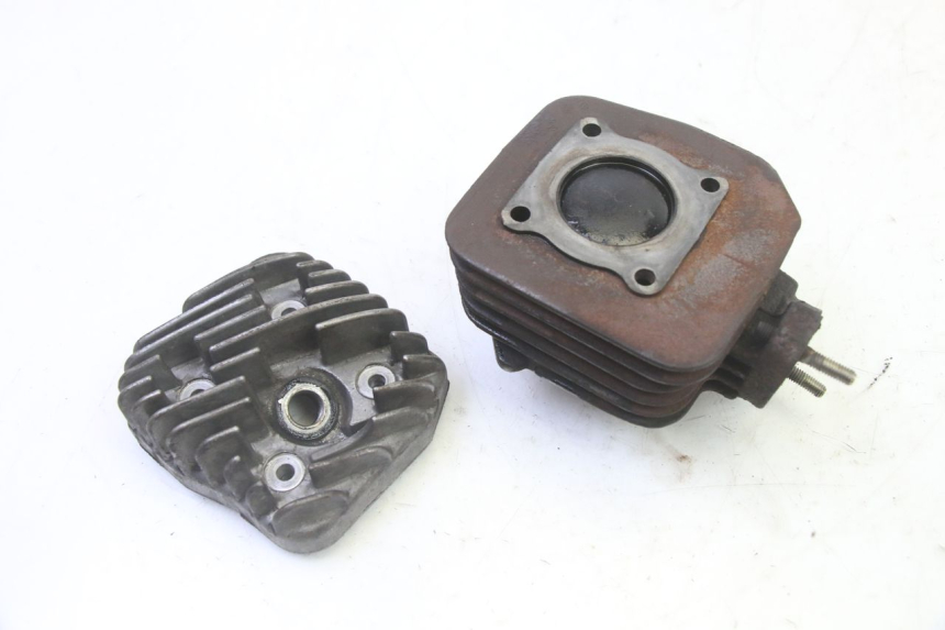 photo de CYLINDER TŁOK PEUGEOT KISBEE 2T 50 (2010 - 2017) - Inny kąt widzenia