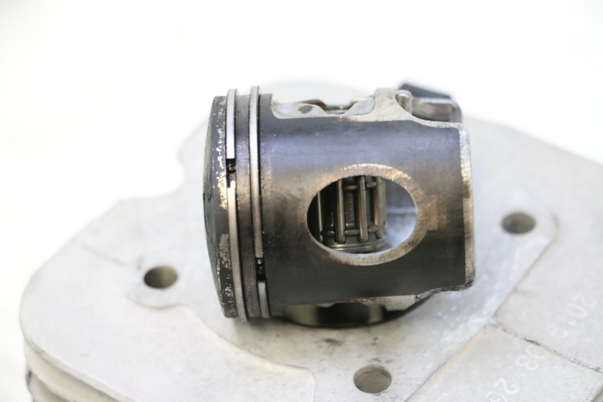 photo de CYLINDER TŁOK PEUGEOT KISBEE 2T 50 (2018 - 2022) - Zbliżenie komponentów
