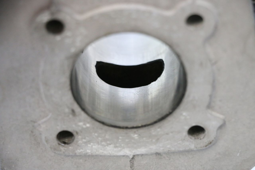 photo de CYLINDER TŁOK PEUGEOT KISBEE 2T 50 (2018 - 2022) - Zoom stanu zużycia