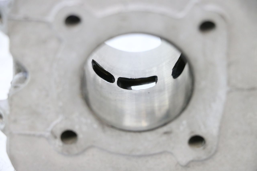 photo de CYLINDER TŁOK PEUGEOT KISBEE 2T 50 (2018 - 2022) - Widok ogólny