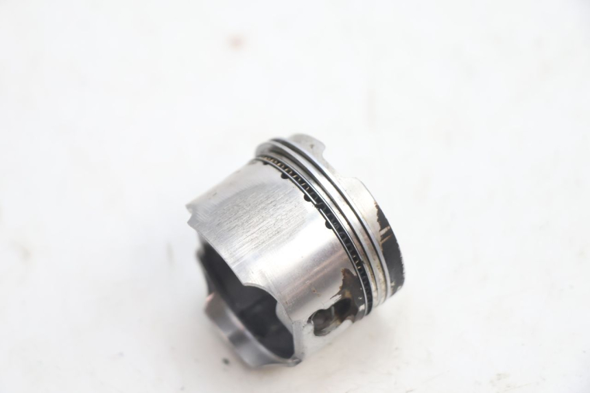 photo de CYLINDER TŁOK PEUGEOT KISBEE 4T 50 (2010 - 2017) - Widok z bliska