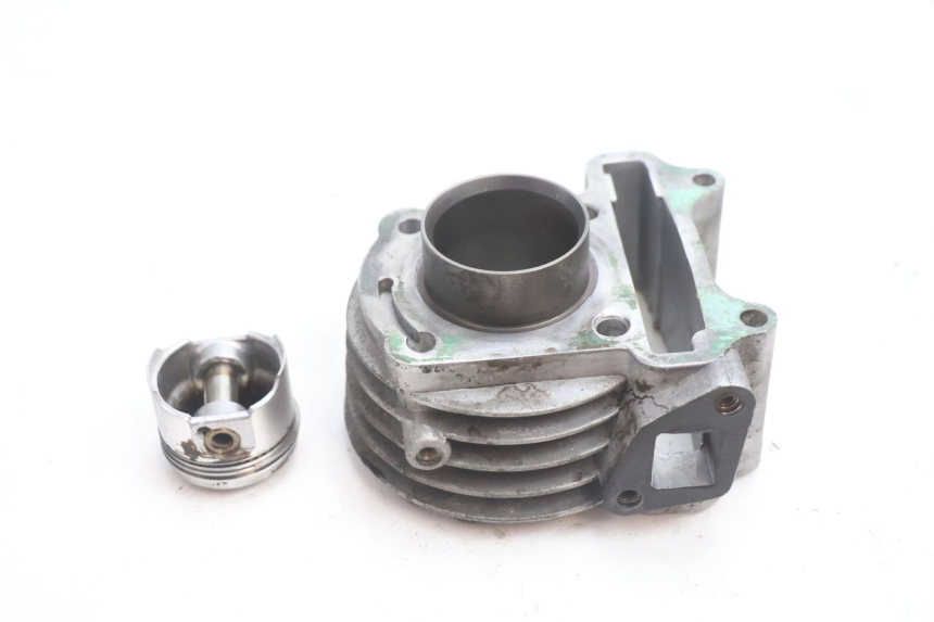 photo de CYLINDER TŁOK PEUGEOT KISBEE 4T 50 (2010 - 2017) - Zbliżenie techniczne