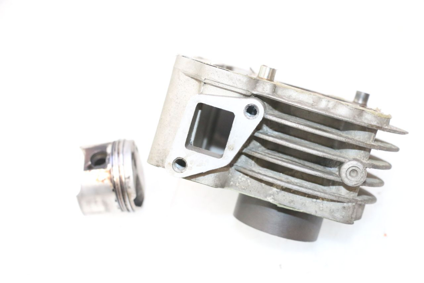 photo de CYLINDER TŁOK PEUGEOT KISBEE 4T 50 (2010 - 2017) - Szczegóły charakterystyczne