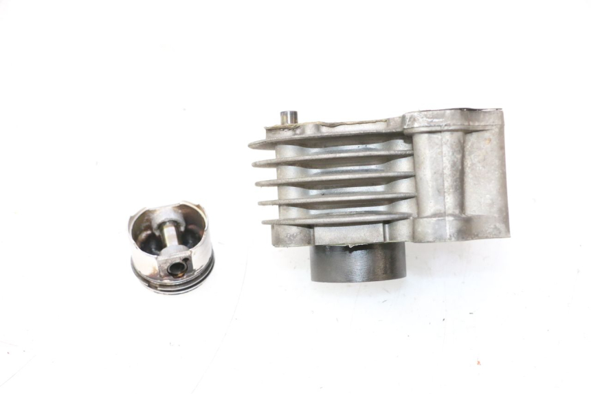 photo de CYLINDER TŁOK PEUGEOT KISBEE 4T 50 (2010 - 2017) - Widok z bliska