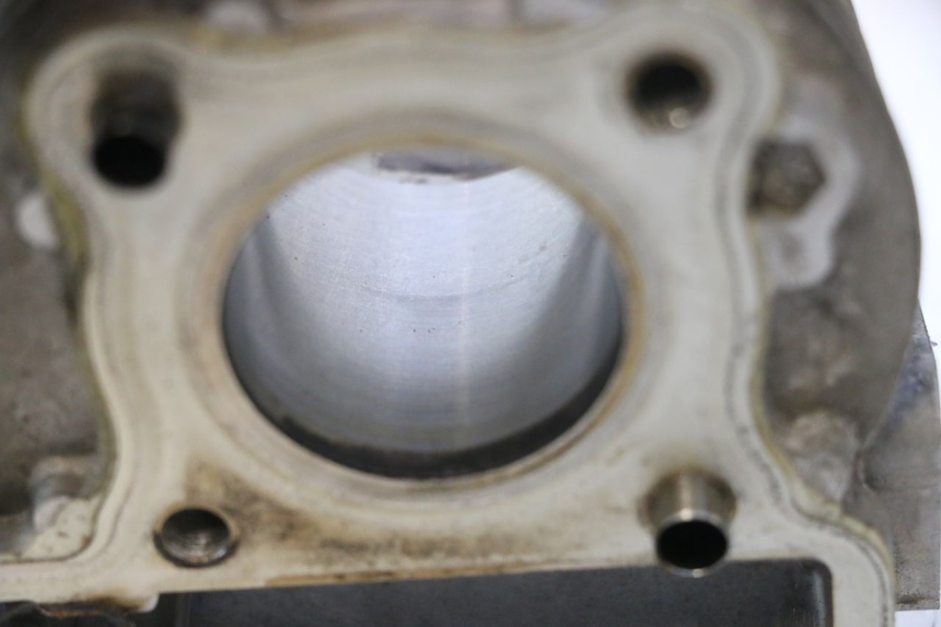 photo de CYLINDER TŁOK PEUGEOT KISBEE 4T 50 (2010 - 2017) - Inny kąt widzenia