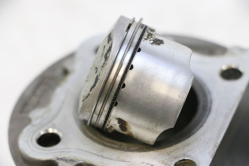 photo de CYLINDER TŁOK PEUGEOT KISBEE 4T 50 (2018 - 2022) - Zoom stanu zużycia