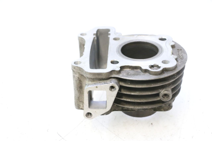 photo de CYLINDER TŁOK PEUGEOT KISBEE 4T 50 (2018 - 2022) - Zbliżenie techniczne