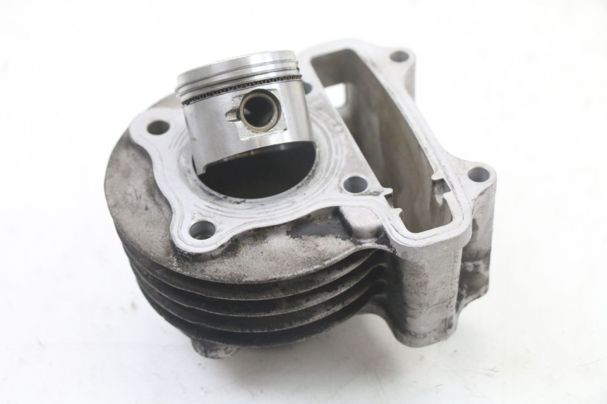 photo de CYLINDER TŁOK KYMCO DINK 4T 50 (2007 - 2018) - Szczegół części