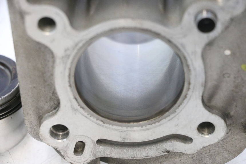 photo de CYLINDER TŁOK PIAGGIO LIBERTY IGET S 125 (2016 - 2020) - Widok z bliska