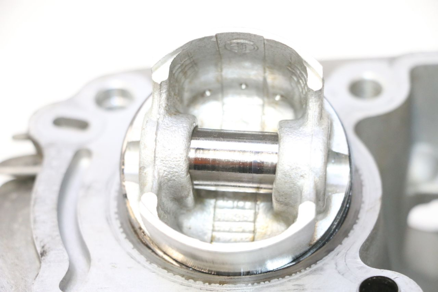photo de CYLINDER TŁOK PIAGGIO LIBERTY IGET S 125 (2016 - 2020) - Struktura - zbliżenie