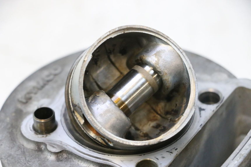 photo de CYLINDER TŁOK KYMCO LIKE 125 (2009 - 2016) - Struktura - zbliżenie