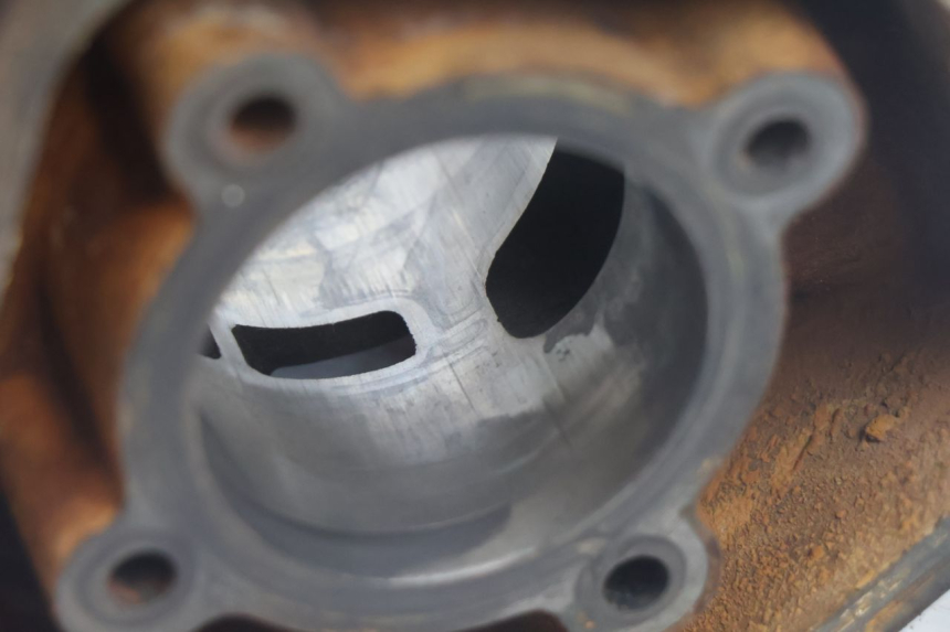 photo de CYLINDER TŁOK PEUGEOT LUDIX BLASTER 50 (2006 - 2014) - Widok z bliska