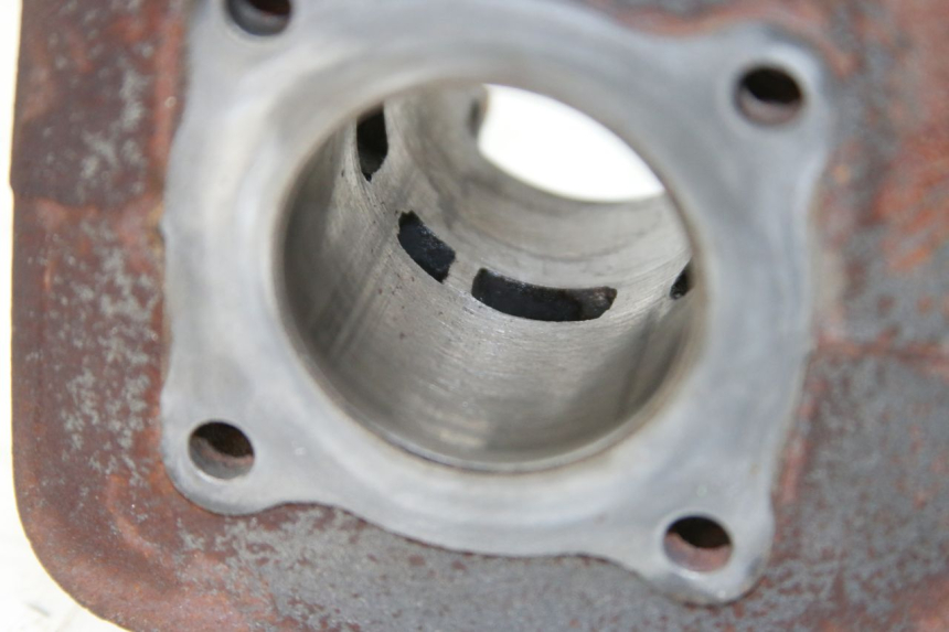 photo de CYLINDER TŁOK PEUGEOT LUDIX 50 (2005 - 2007) - Inny kąt widzenia