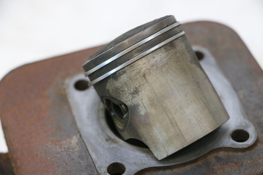 photo de CYLINDER TŁOK PEUGEOT LUDIX 50 (2008 - 2017) - Zbliżenie komponentów