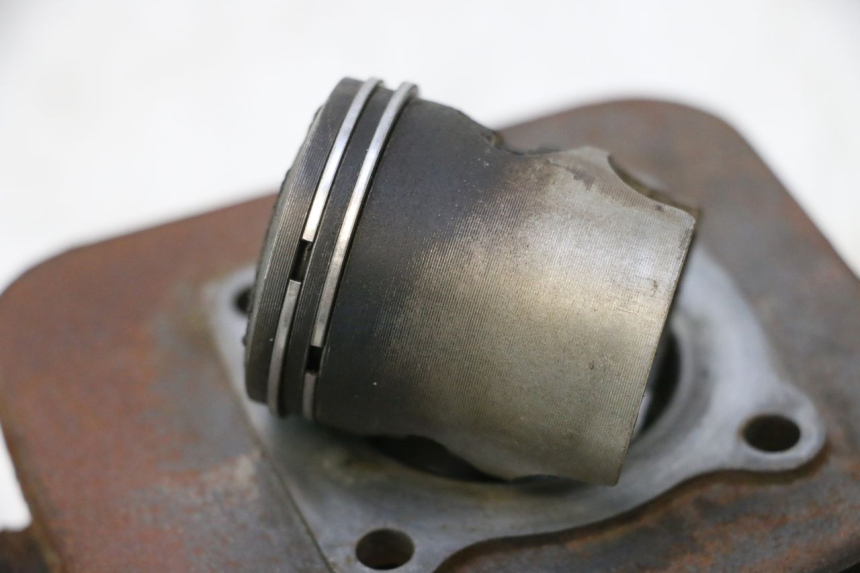 photo de CYLINDER TŁOK PEUGEOT LUDIX 50 (2008 - 2017) - Widok z bliska