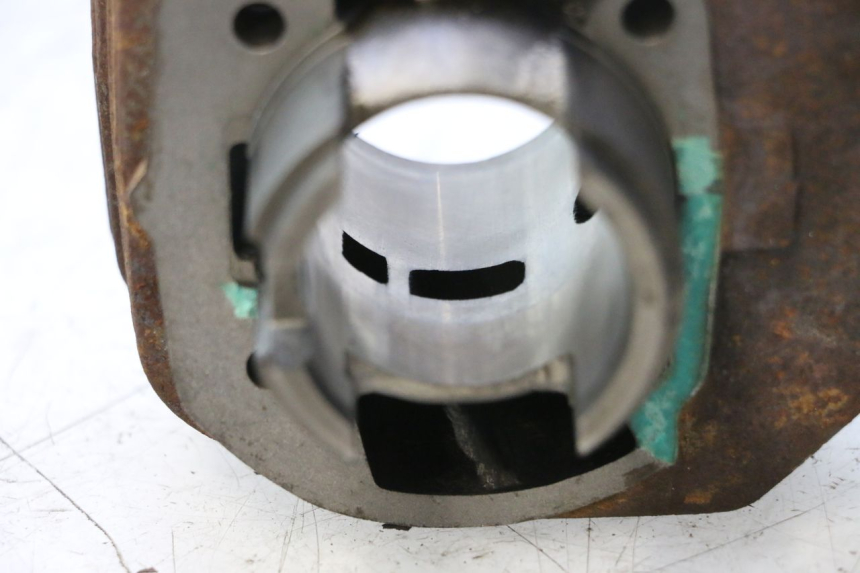 photo de CYLINDER TŁOK PEUGEOT LUDIX 50 (2005 - 2007) - Inny kąt widzenia