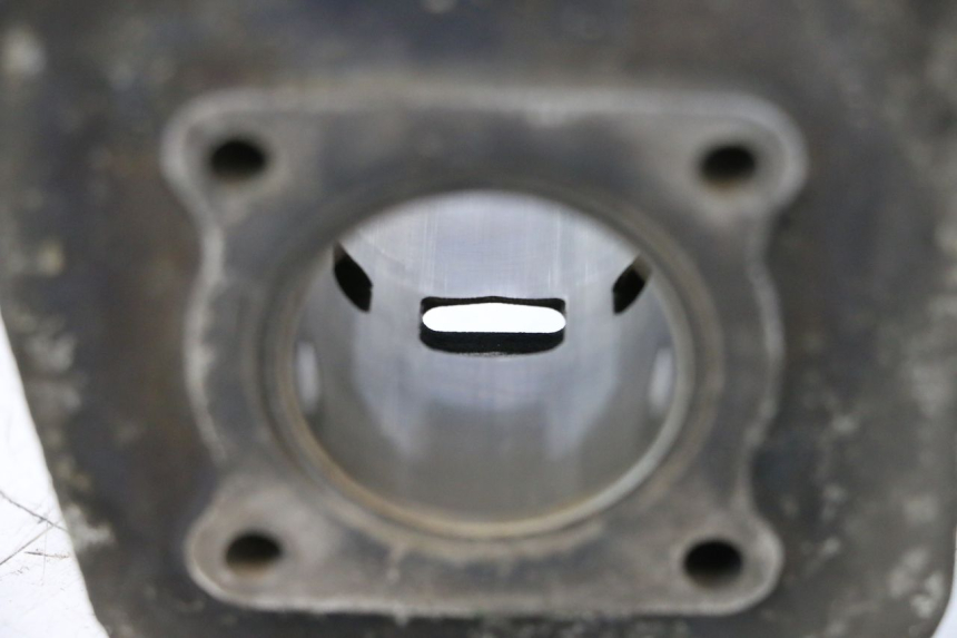 photo de CYLINDER TŁOK PEUGEOT LUDIX ONE 14P 50 (2004 - 2013) - Inny kąt widzenia
