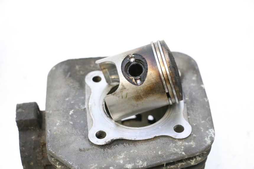 photo de CYLINDER TŁOK PEUGEOT LUDIX ONE 50 (2004 - 2013) - Widok z bliska