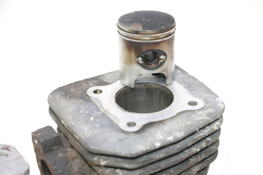 photo de CYLINDER TŁOK PEUGEOT LUDIX ONE 50 (2004 - 2013) - Struktura - zbliżenie