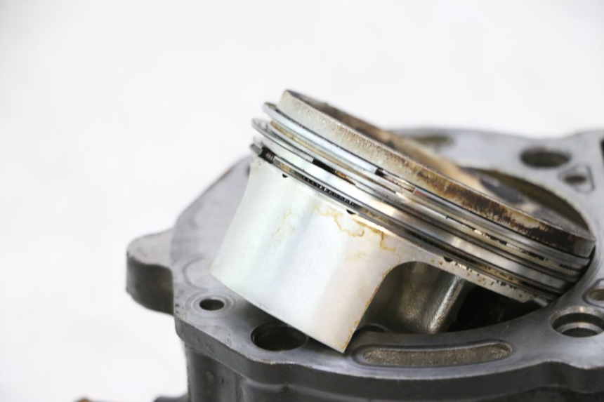 photo de CYLINDER TŁOK PIAGGIO MP3 LT 300 (2010 - 2016) - Struktura - zbliżenie