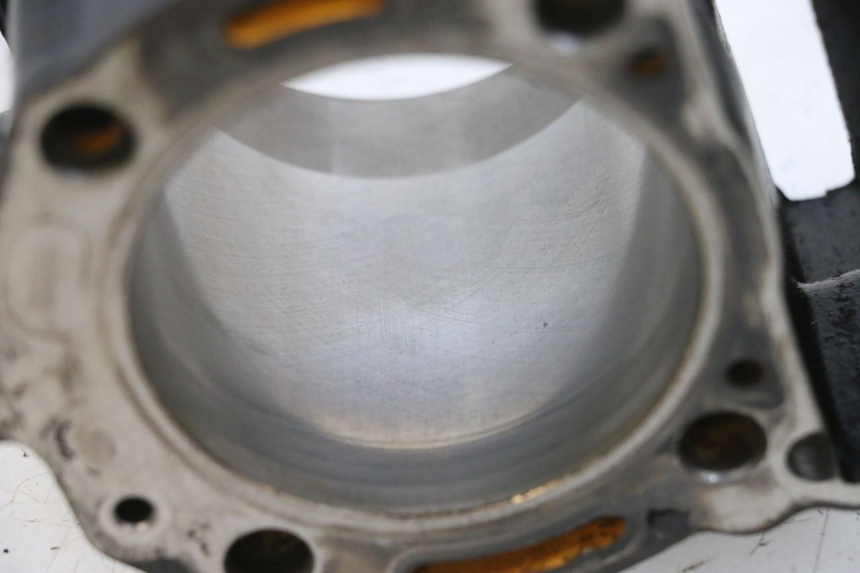 photo de CYLINDER TŁOK PIAGGIO MP3 RL 250 (2006 - 2010) - Inny kąt widzenia