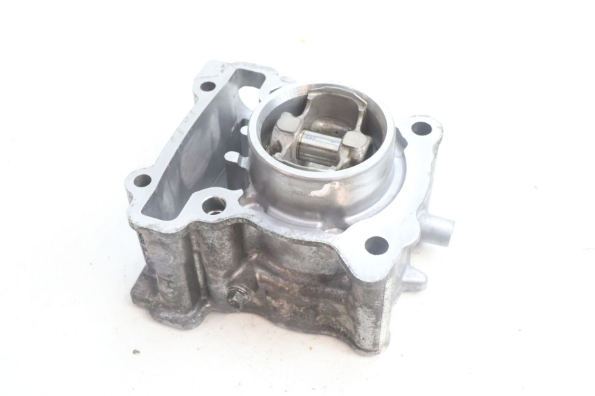 photo de TŁOK CYLINDRA YAMAHA N-MAX NMAX 125 (2021 - 2024) - Zbliżenie techniczne