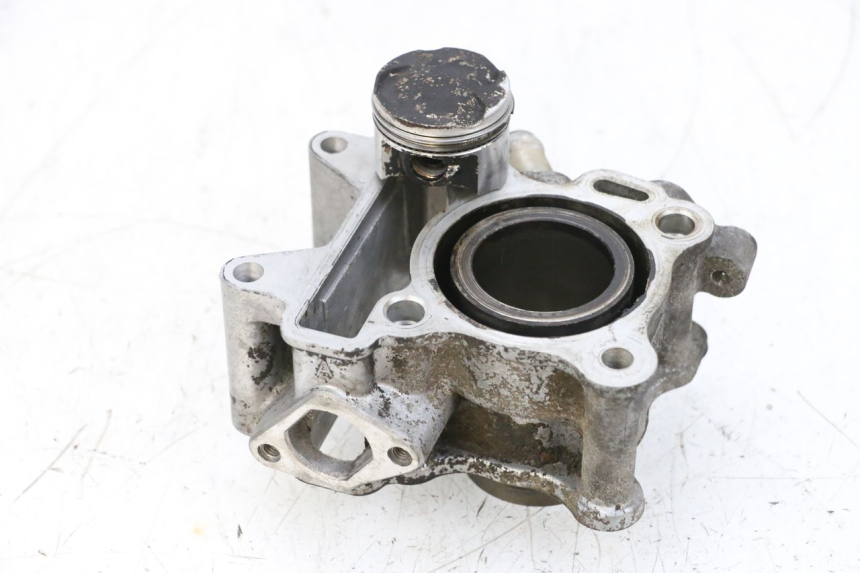 photo de CYLINDER TŁOK YAMAHA NEOS NEO'S 4T 50 (2008 - 2016) - Struktura - zbliżenie