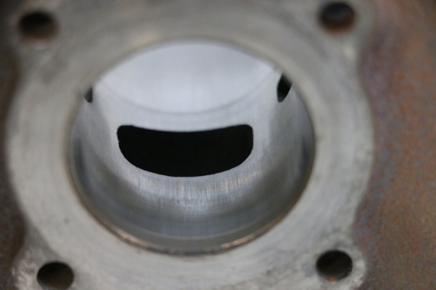 photo de CYLINDER TŁOK PIAGGIO NEW TYPHOON 50 (2010 - 2017) - Szczegóły charakterystyczne