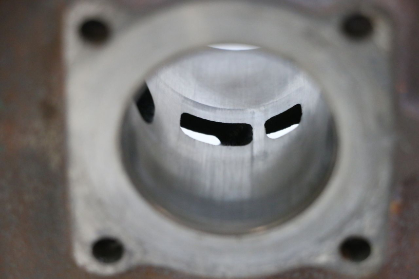 photo de CYLINDER TŁOK PIAGGIO NEW TYPHOON 50 (2010 - 2017) - Zbliżenie komponentów