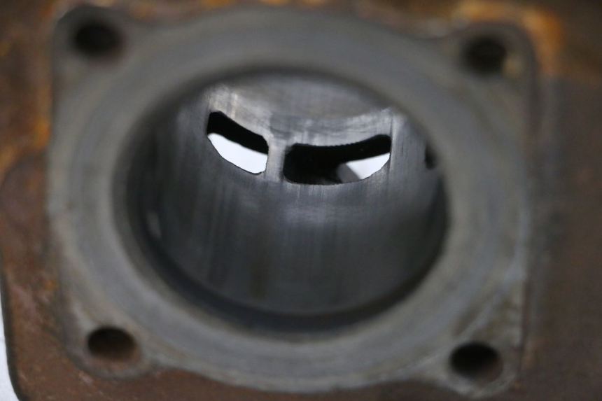 photo de CYLINDER TŁOK PIAGGIO NEW TYPHOON 50 (2018 - 2021) - Szczegóły charakterystyczne