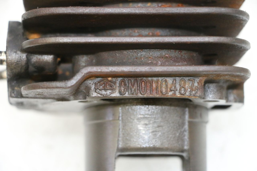 photo de CYLINDER TŁOK PIAGGIO NEW TYPHOON 50 (2018 - 2021) - Struktura - zbliżenie