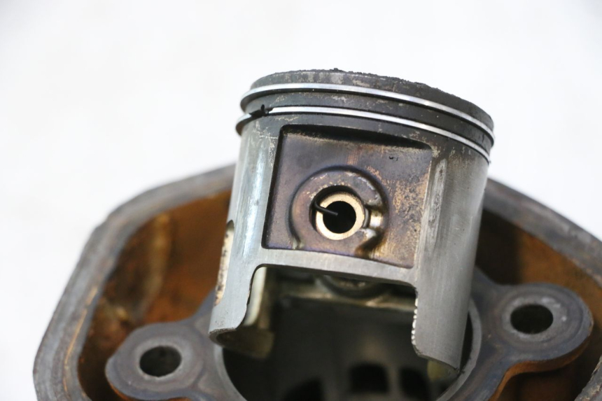 photo de CYLINDER TŁOK MBK NITRO 50 (2004 - 2008) - Struktura - zbliżenie