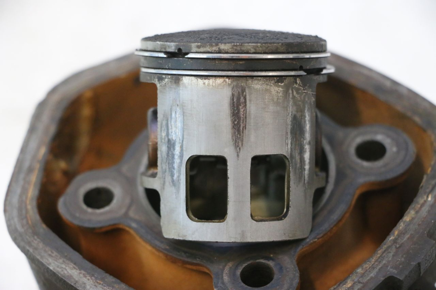 photo de CYLINDER TŁOK MBK NITRO 50 (2004 - 2008) - Alternatywny kąt