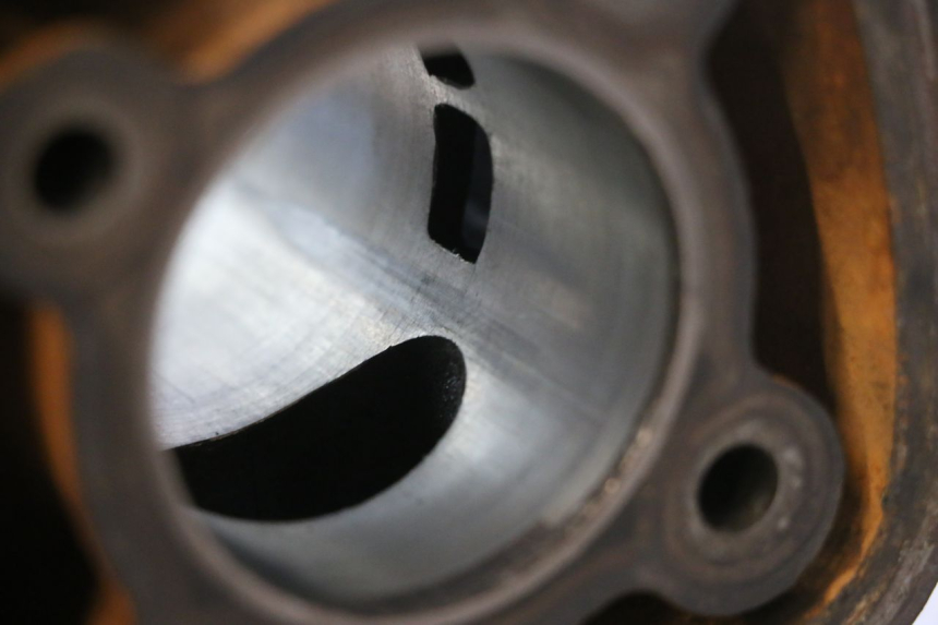 photo de CYLINDER TŁOK MBK NITRO 50 (2004 - 2008) - Zbliżenie techniczne