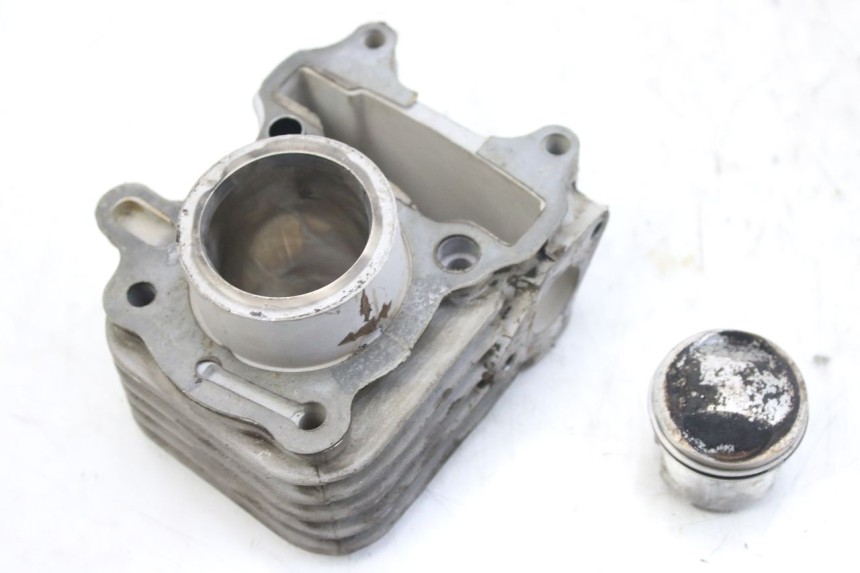 photo de CYLINDER TŁOK SYM ORBIT 2 4T 50 (2008 - 2017) - Zbliżenie techniczne