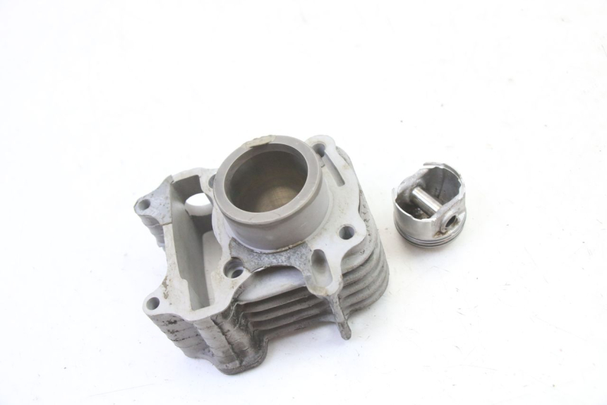 photo de CYLINDER TŁOK SYM ORBIT 2 4T 50 (2008 - 2017) - Zbliżenie techniczne