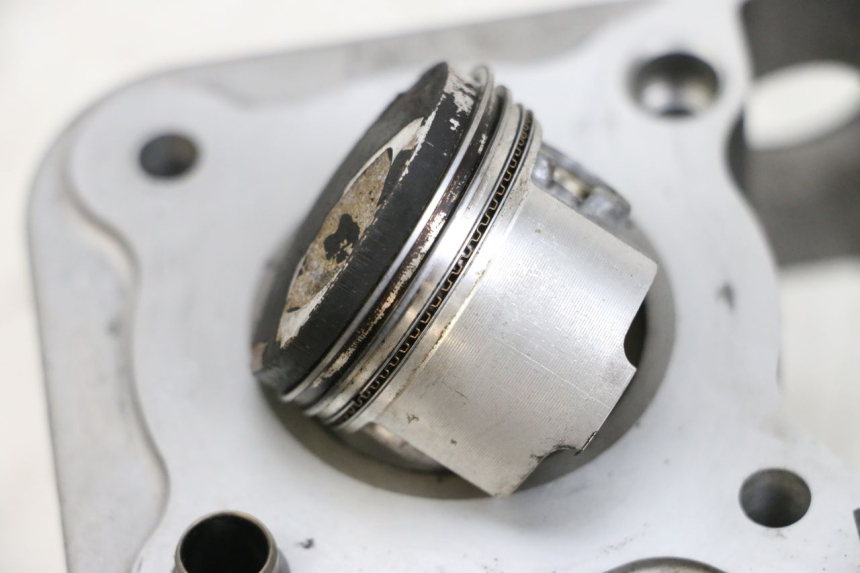 photo de CYLINDER TŁOK SYM ORBIT III 3 4T 50 (2018 - 2021) - Zbliżenie komponentów