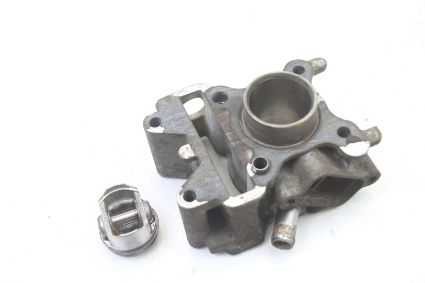 photo de CYLINDER TŁOK MBK OVETTO 4T 50 (2008 - 2016) - Inny kąt widzenia