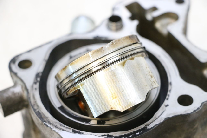 photo de CYLINDER TŁOK HONDA PCX (JF57/JF64) 125 (2014 - 2018) - Inny kąt widzenia