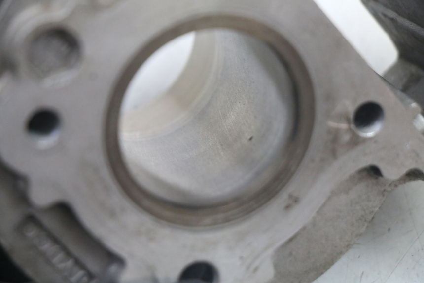 photo de CYLINDER TŁOK PEUGEOT KISBEE 4T 50 (2010 - 2017) - Szczegóły charakterystyczne