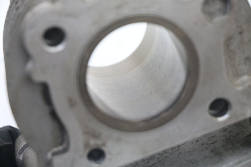 photo de CYLINDER TŁOK PEUGEOT KISBEE 4T 50 (2010 - 2017) - Zbliżenie komponentów
