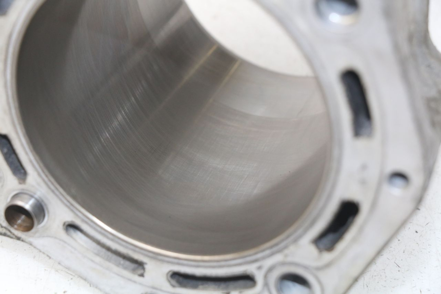 photo de CYLINDER TŁOK PEUGEOT SATELIS 500 (2007 - 2013) - Inny kąt widzenia