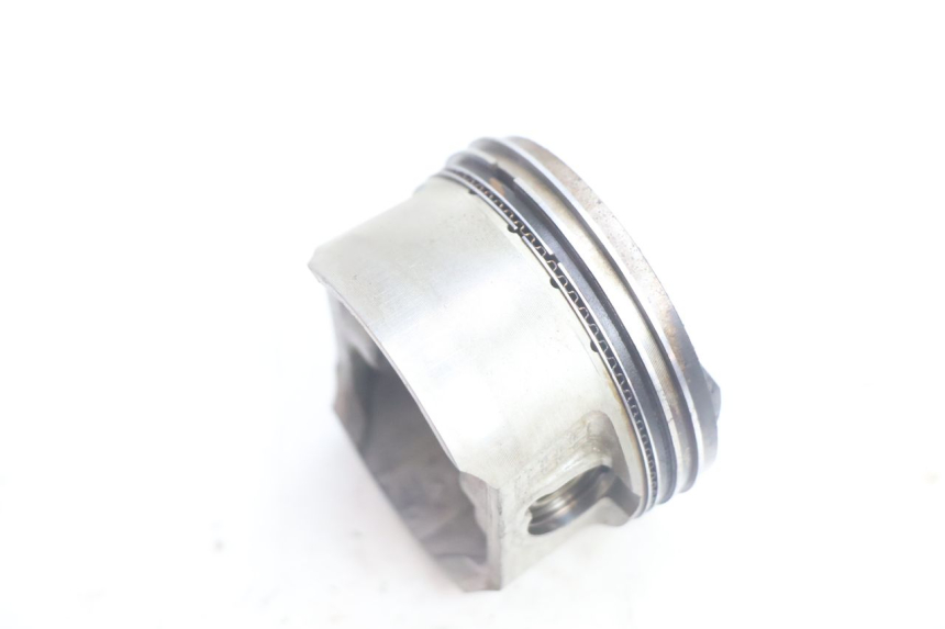 photo de CYLINDER TŁOK PEUGEOT SATELIS 125 (2006 - 2009) - Struktura - zbliżenie