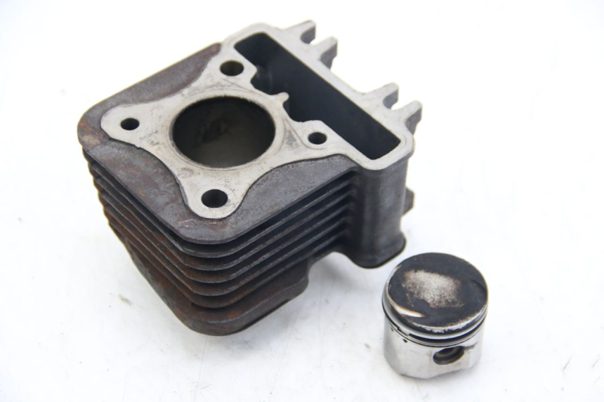 photo de CYLINDER TŁOK APRILIA SCARABEO 4T 50 (2009 - 2017) - Widok główny